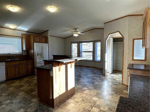 2026 136 Street, Blairmore, AB - Indoor Photo Showing Kitchen