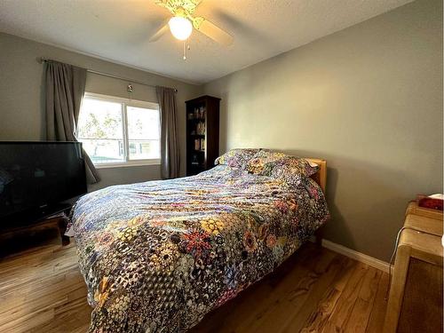 1130 232 Street, Hillcrest, AB - Indoor Photo Showing Bedroom