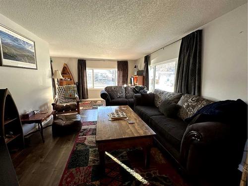 1130 232 Street, Hillcrest, AB - Indoor Photo Showing Living Room