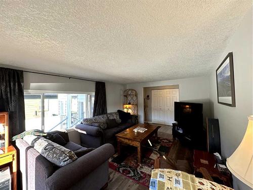 1130 232 Street, Hillcrest, AB - Indoor Photo Showing Living Room