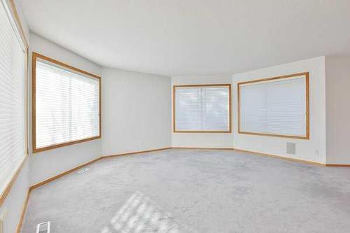 3019 48Th Avenue South, Lethbridge, AB - Indoor Photo Showing Kitchen With Upgraded Kitchen