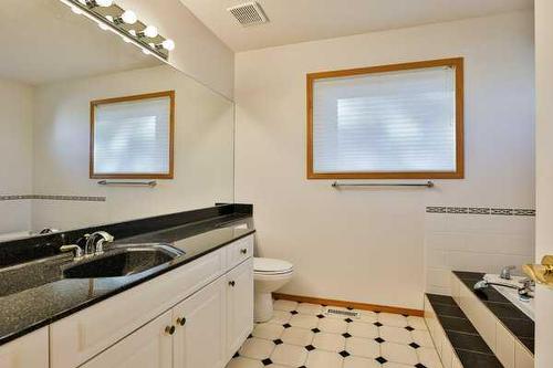 3019 48Th Avenue South, Lethbridge, AB - Indoor Photo Showing Bathroom