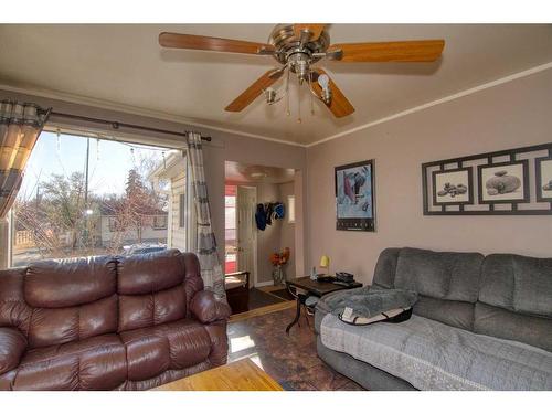 807 8 Avenue South, Lethbridge, AB - Indoor Photo Showing Living Room