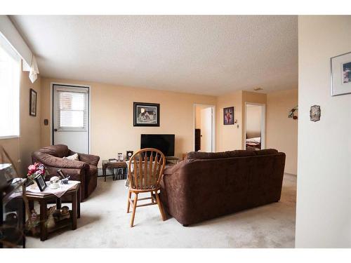 405-515 6 Street South, Lethbridge, AB - Indoor Photo Showing Living Room