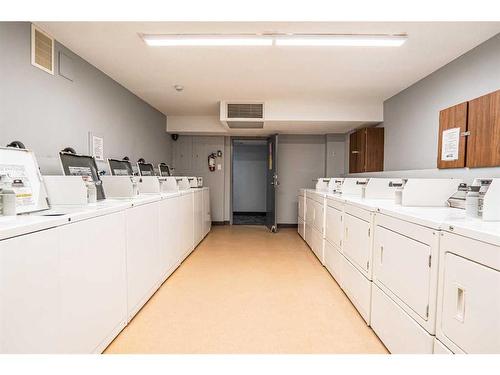 405-515 6 Street South, Lethbridge, AB - Indoor Photo Showing Laundry Room