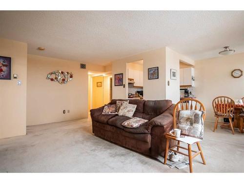 405-515 6 Street South, Lethbridge, AB - Indoor Photo Showing Living Room