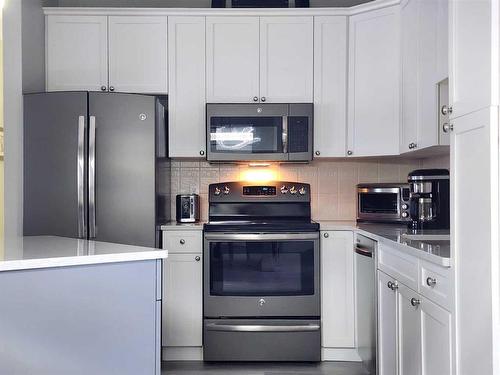 609 46 Avenue West, Claresholm, AB - Indoor Photo Showing Kitchen