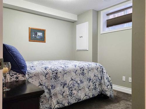 609 46 Avenue West, Claresholm, AB - Indoor Photo Showing Bedroom