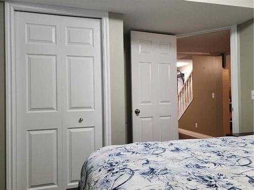 609 46 Avenue West, Claresholm, AB - Indoor Photo Showing Bedroom