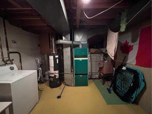 2301 16 Street North, Lethbridge, AB - Indoor Photo Showing Laundry Room