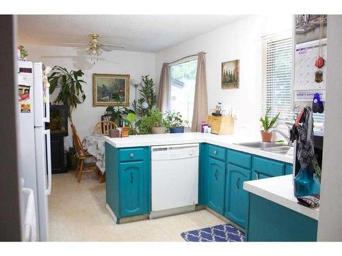 2301 16 Street North, Lethbridge, AB - Indoor Photo Showing Kitchen