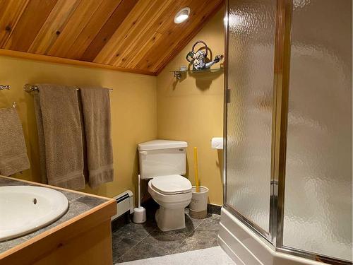 78 Barnaby View, Rural Pincher Creek No. 9, M.D. Of, AB - Indoor Photo Showing Bathroom