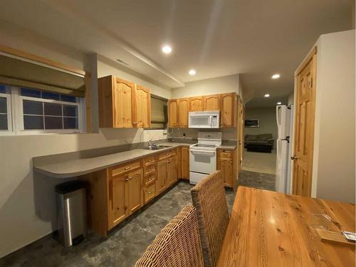 78 Barnaby View, Rural Pincher Creek No. 9, M.D. Of, AB - Indoor Photo Showing Kitchen