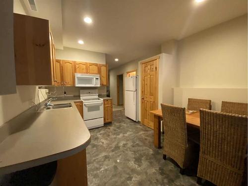 78 Barnaby View, Rural Pincher Creek No. 9, M.D. Of, AB - Indoor Photo Showing Kitchen With Double Sink