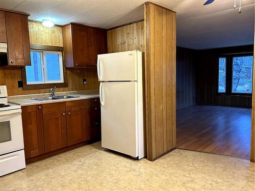 7805 23 Avenue, Coleman, AB - Indoor Photo Showing Kitchen With Double Sink