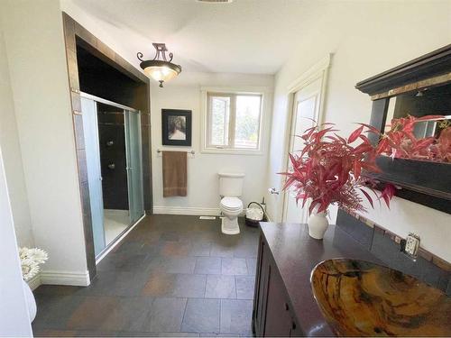 4330 4 Avenue South, Lethbridge, AB - Indoor Photo Showing Bathroom