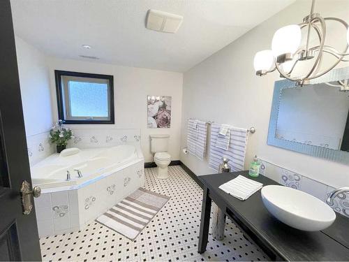 4330 4 Avenue South, Lethbridge, AB - Indoor Photo Showing Bathroom