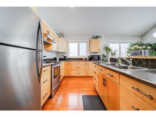 #5-5302 19Th Avenue, Coleman, AB - Indoor Photo Showing Kitchen With Double Sink