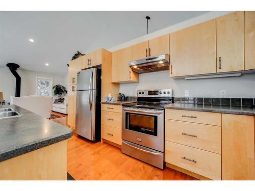 #5-5302 19Th Avenue, Coleman, AB - Indoor Photo Showing Dining Room