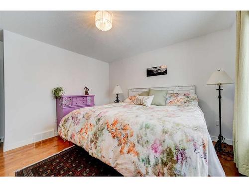 #5-5302 19Th Avenue, Coleman, AB - Indoor Photo Showing Bedroom