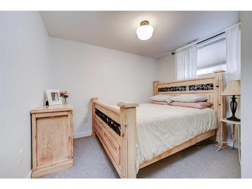 #5-5302 19Th Avenue, Coleman, AB - Indoor Photo Showing Bedroom