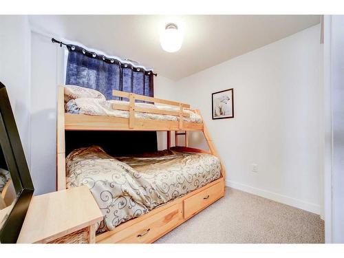 #5-5302 19Th Avenue, Coleman, AB - Indoor Photo Showing Bedroom