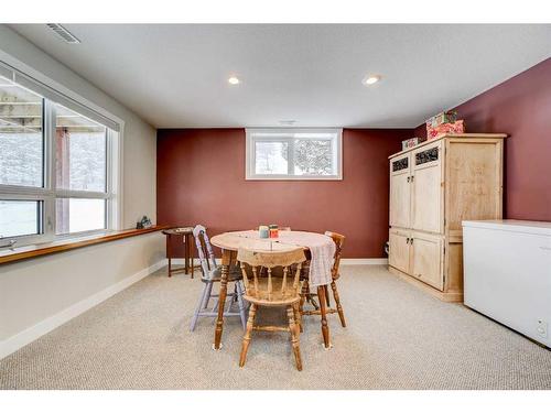 #5-5302 19Th Avenue, Coleman, AB - Indoor Photo Showing Dining Room