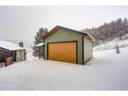 #5-5302 19Th Avenue, Coleman, AB - Indoor Photo Showing Garage