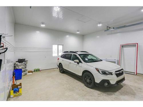 #5-5302 19Th Avenue, Coleman, AB - Indoor Photo Showing Garage