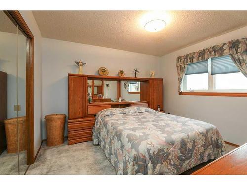 4106 Heritage Drive, Taber, AB - Indoor Photo Showing Bedroom