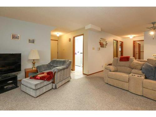 4106 Heritage Drive, Taber, AB - Indoor Photo Showing Living Room