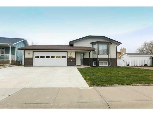 4106 Heritage Drive, Taber, AB - Outdoor With Facade