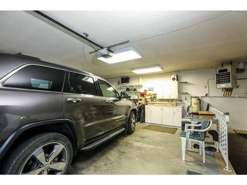 4106 Heritage Drive, Taber, AB - Indoor Photo Showing Garage