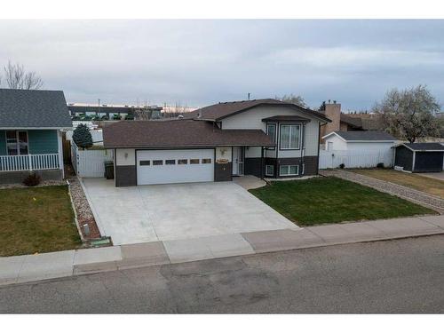 4106 Heritage Drive, Taber, AB - Outdoor With Facade