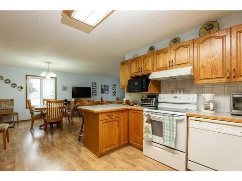 4106 Heritage Drive, Taber, AB - Indoor Photo Showing Kitchen