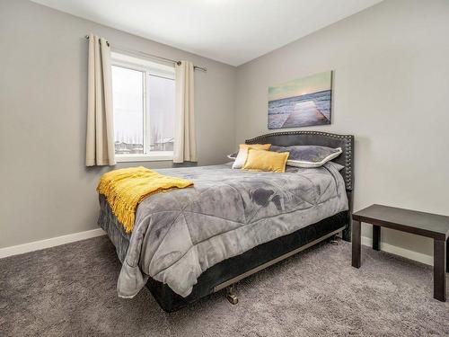 348 Crocus Terrace West, Lethbridge, AB - Indoor Photo Showing Bedroom