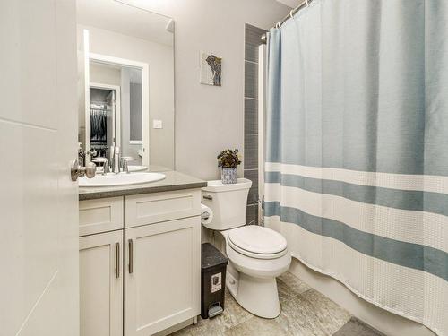 348 Crocus Terrace West, Lethbridge, AB - Indoor Photo Showing Bathroom