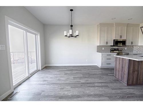 375 Skeena Crescent West, Lethbridge, AB - Indoor Photo Showing Kitchen