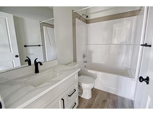 375 Skeena Crescent West, Lethbridge, AB - Indoor Photo Showing Bathroom