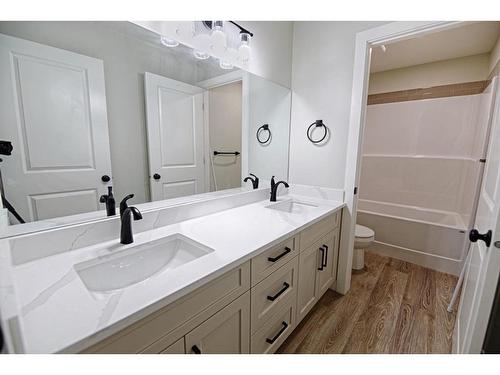 375 Skeena Crescent West, Lethbridge, AB - Indoor Photo Showing Bathroom