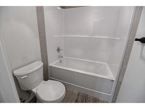 375 Skeena Crescent West, Lethbridge, AB - Indoor Photo Showing Bathroom