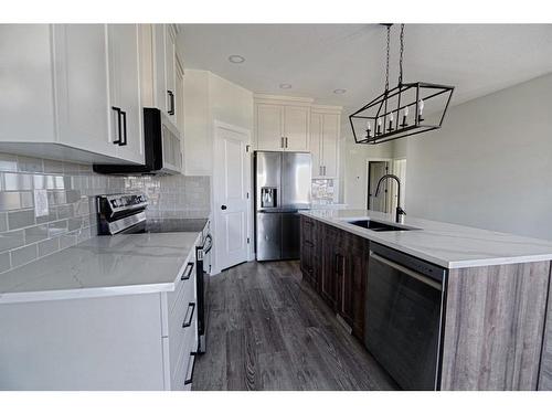 375 Skeena Crescent West, Lethbridge, AB - Indoor Photo Showing Kitchen With Double Sink With Upgraded Kitchen