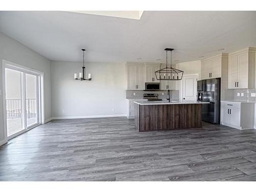 375 Skeena Crescent West, Lethbridge, AB - Indoor Photo Showing Kitchen