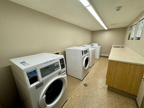 116-85 Foxbend Crescent North, Lethbridge, AB - Indoor Photo Showing Laundry Room