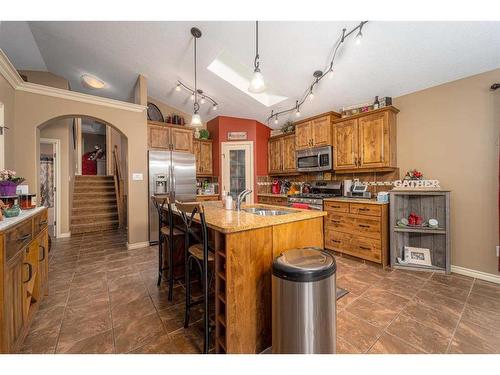 91 Gateway Mews South, Lethbridge, AB - Indoor Photo Showing Kitchen