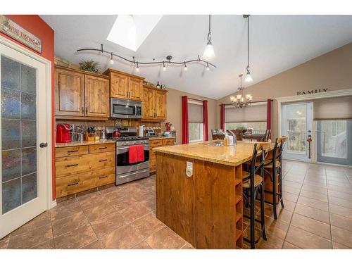 91 Gateway Mews South, Lethbridge, AB - Indoor Photo Showing Kitchen