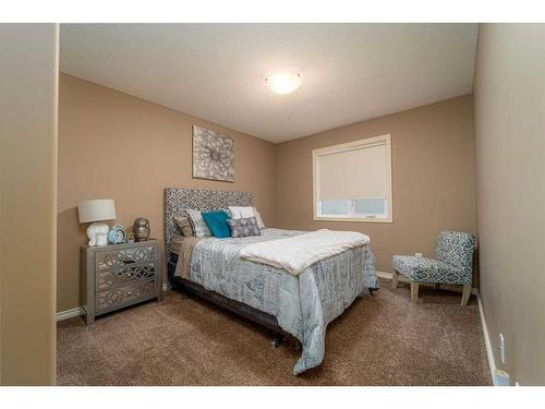 91 Gateway Mews South, Lethbridge, AB - Indoor Photo Showing Bedroom