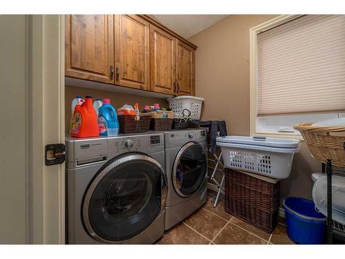 91 Gateway Mews South, Lethbridge, AB - Indoor Photo Showing Laundry Room