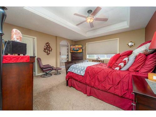 91 Gateway Mews South, Lethbridge, AB - Indoor Photo Showing Bedroom