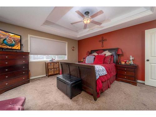 91 Gateway Mews South, Lethbridge, AB - Indoor Photo Showing Bedroom